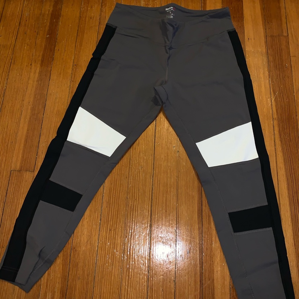 Used REEBOK workout Leggings Size Large